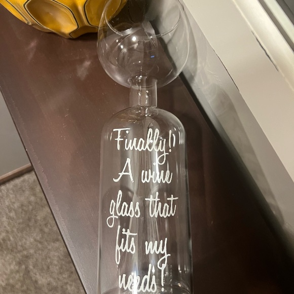 “Finally a wine glass that fits my needs!” glass- NWOT - Picture 1 of 4